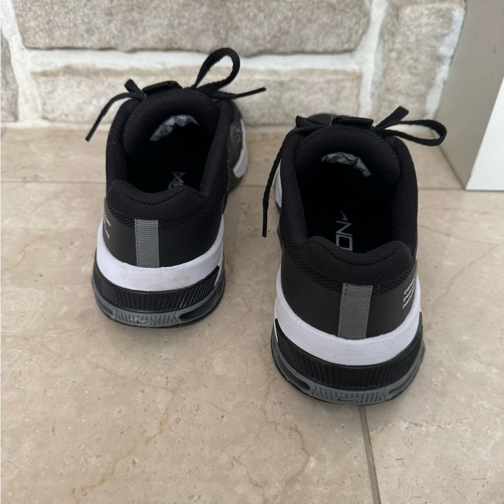 Nike Black and Gray Athletic Shoes - Picture 5 of 7